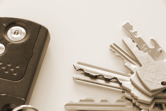 自動車の鍵と鍵の束
