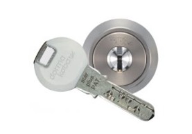 シリンダー(鍵穴)・補助錠・引戸錠のことなら、カギの北大阪千里丘におまかせ。の画像