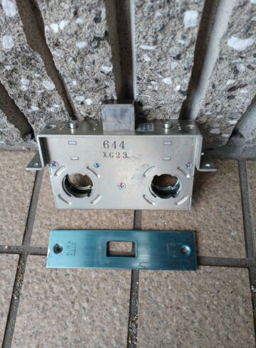 自動ドアカラス扉錠施工後