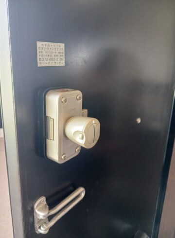 マンション玄関裏側