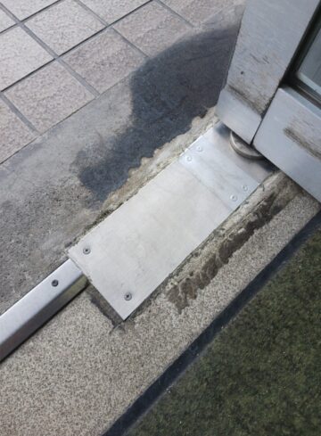 フロアーヒンジ施工後