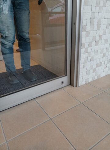 自動ドアカラス扉錠