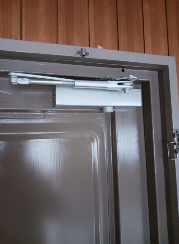 ドアクローザー施工後