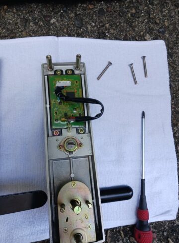 電子キーの部品